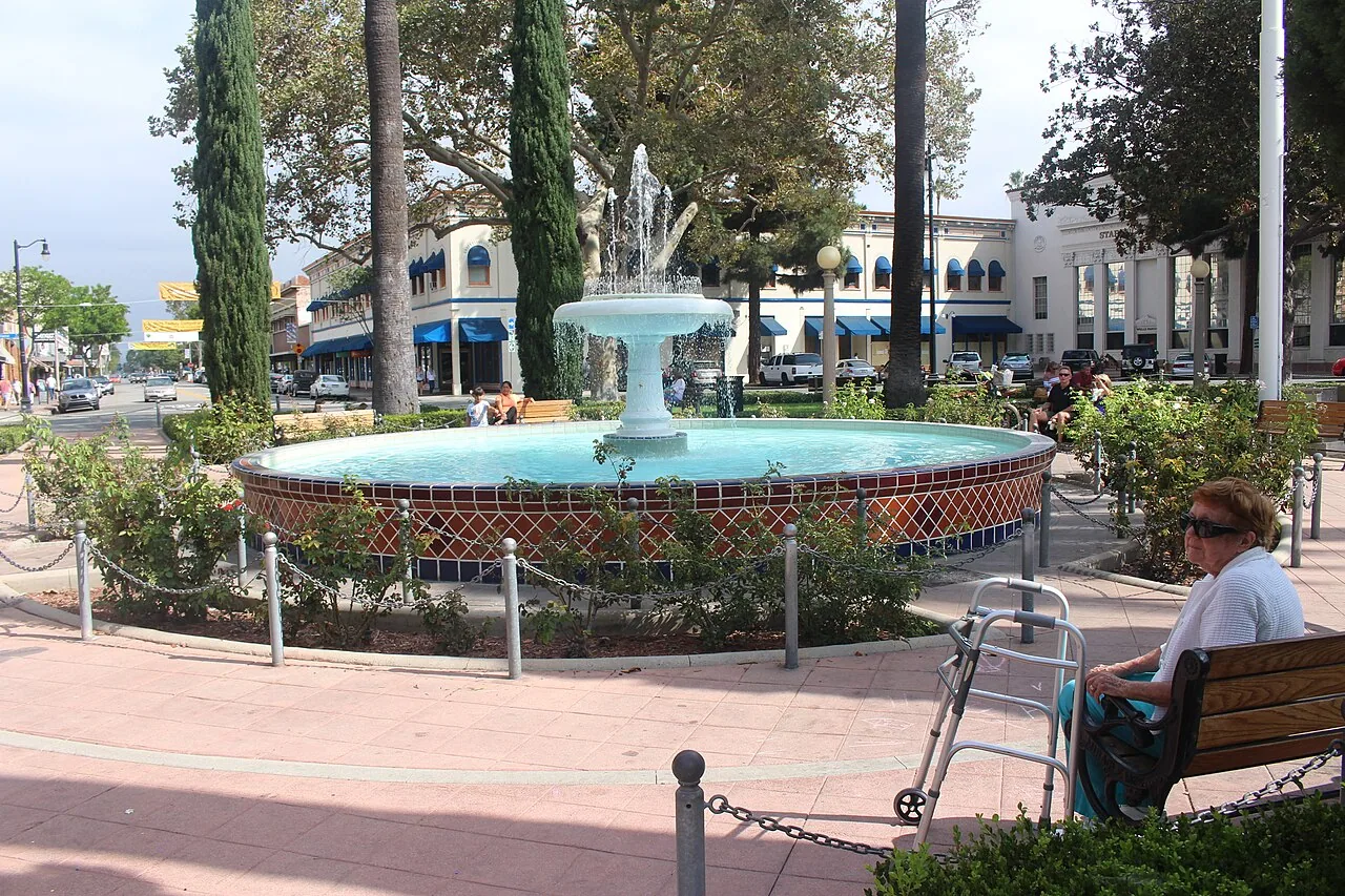 Costa Mesa in Santa Ana, CA